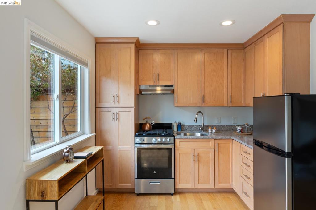 1048 Kains Ave Property Photo 48