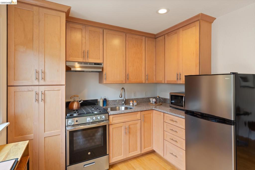 1048 Kains Ave Property Photo 49
