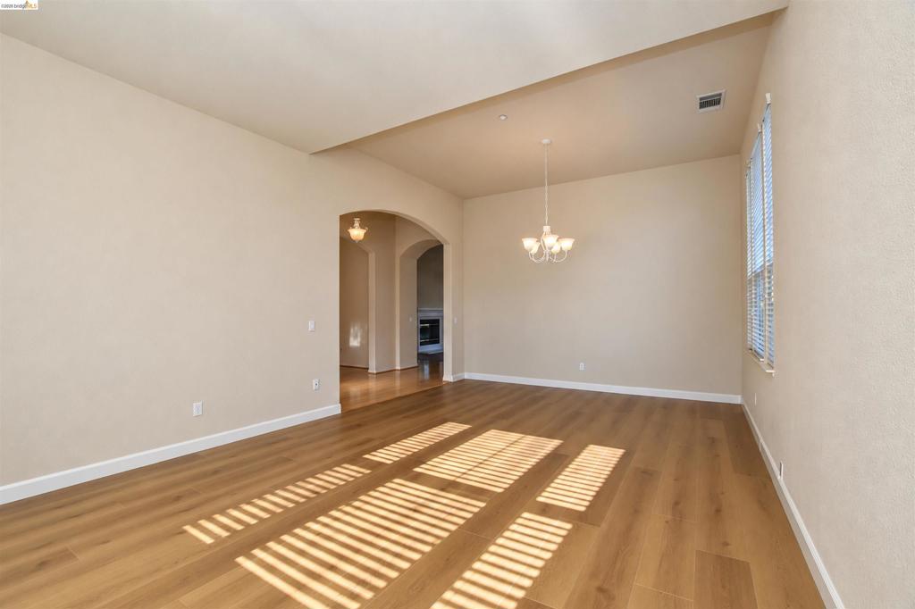 1587 Regent Dr Property Photo 7