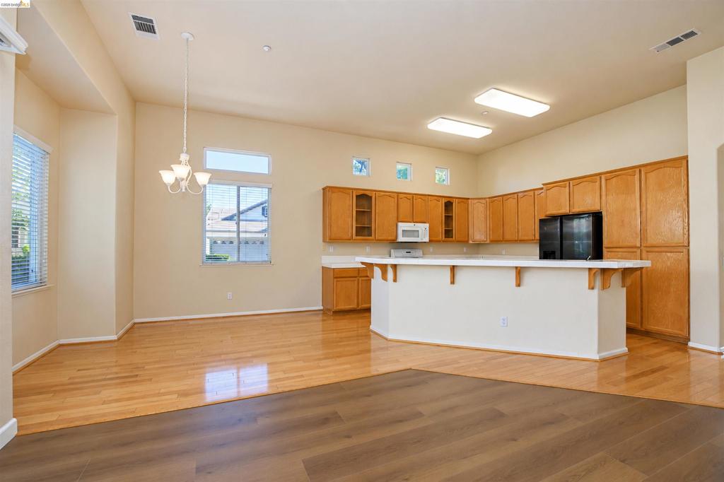 1587 Regent Dr Property Photo 11