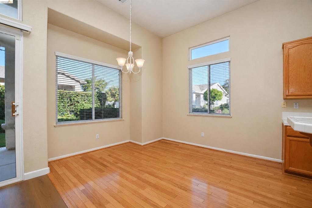 1587 Regent Dr Property Photo 12