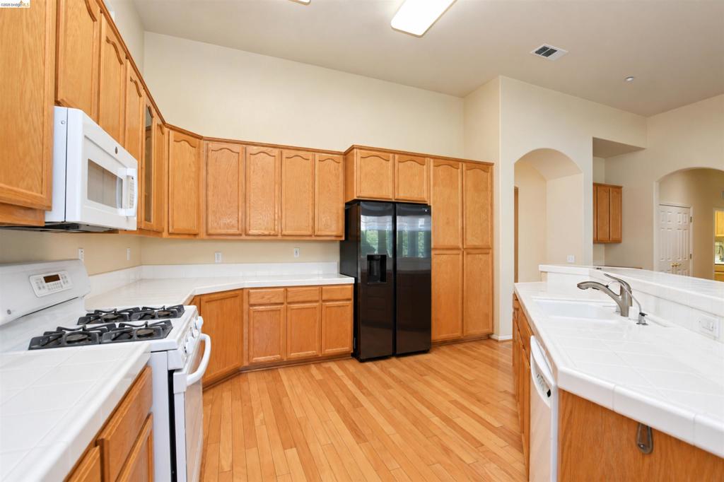 1587 Regent Dr Property Photo 14