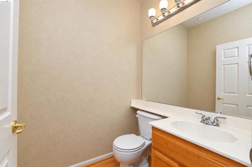 1587 Regent Dr Property Photo 17