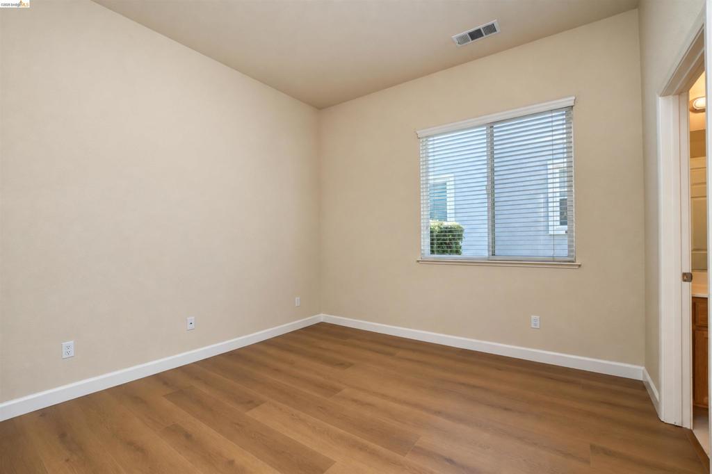 1587 Regent Dr Property Photo 20