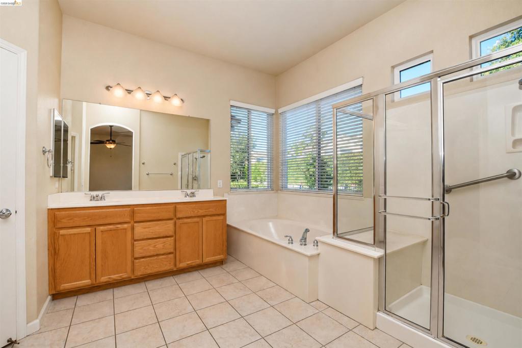 1587 Regent Dr Property Photo 25