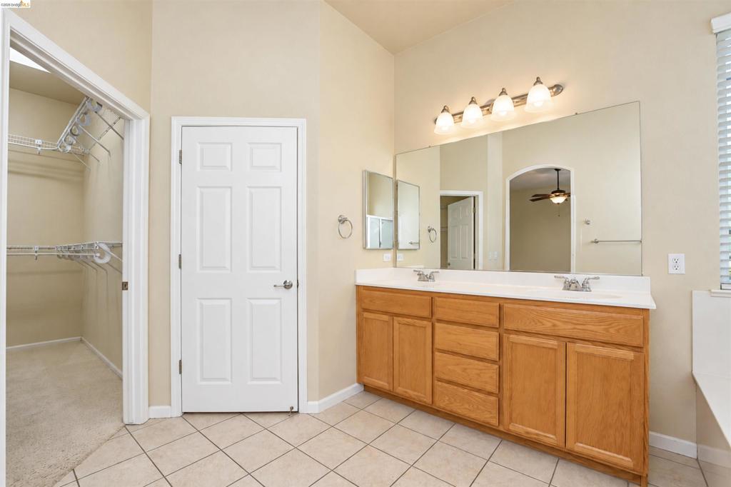 1587 Regent Dr Property Photo 26