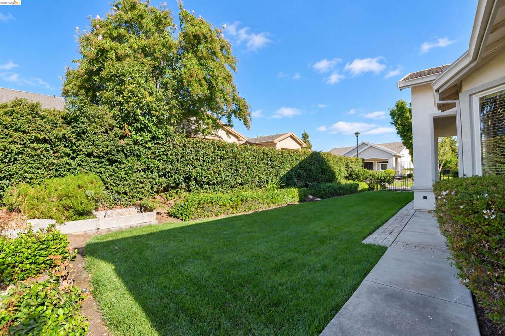 1587 Regent Dr Property Photo 31
