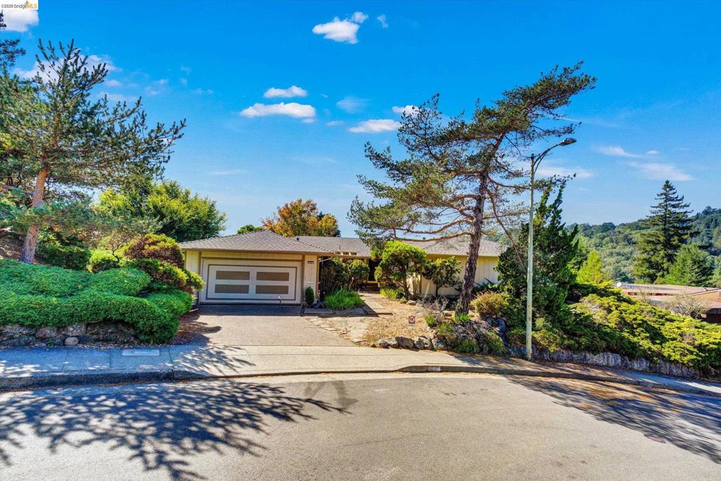 5861 Balmoral Dr Property Photo 3