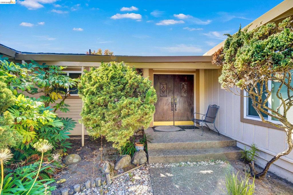 5861 Balmoral Dr Property Photo 4
