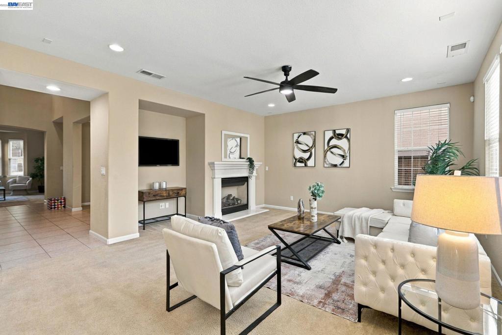 692 W Refinado Way Property Photo 7