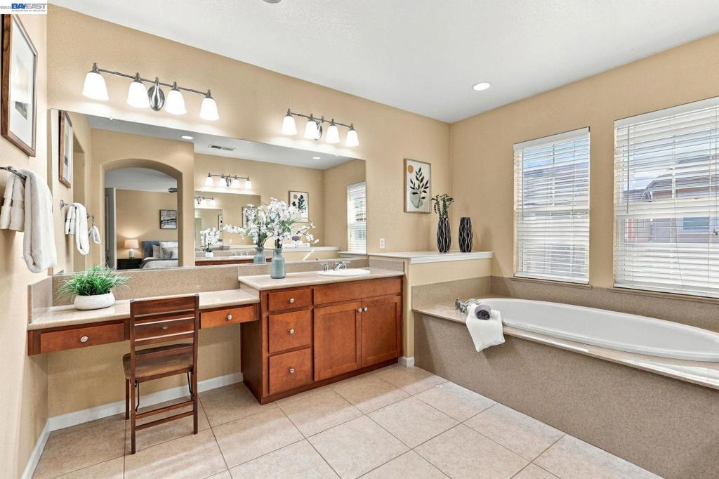 692 W Refinado Way Property Photo 23