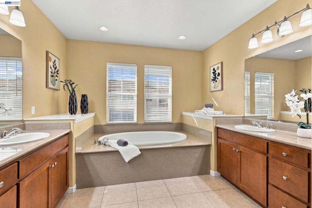 692 W Refinado Way Property Photo 24