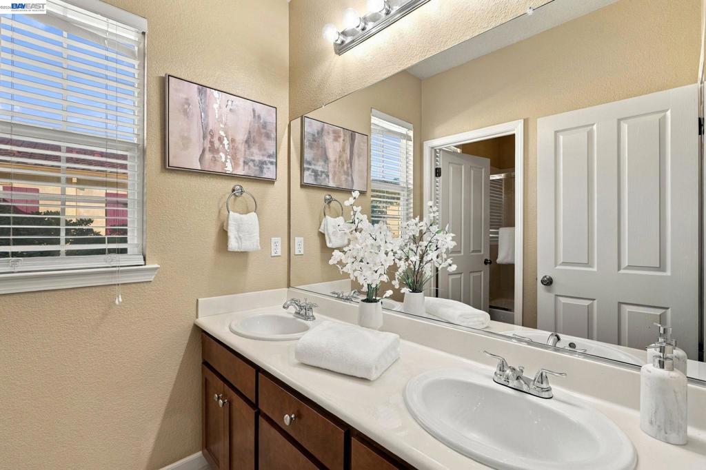 692 W Refinado Way Property Photo 28