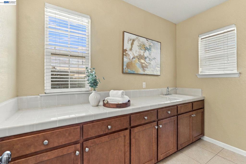 692 W Refinado Way Property Photo 32