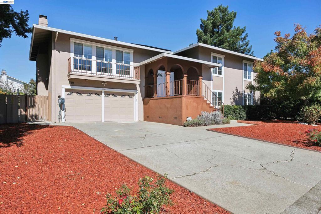 3247 Round Hill Drive Property Photo 1