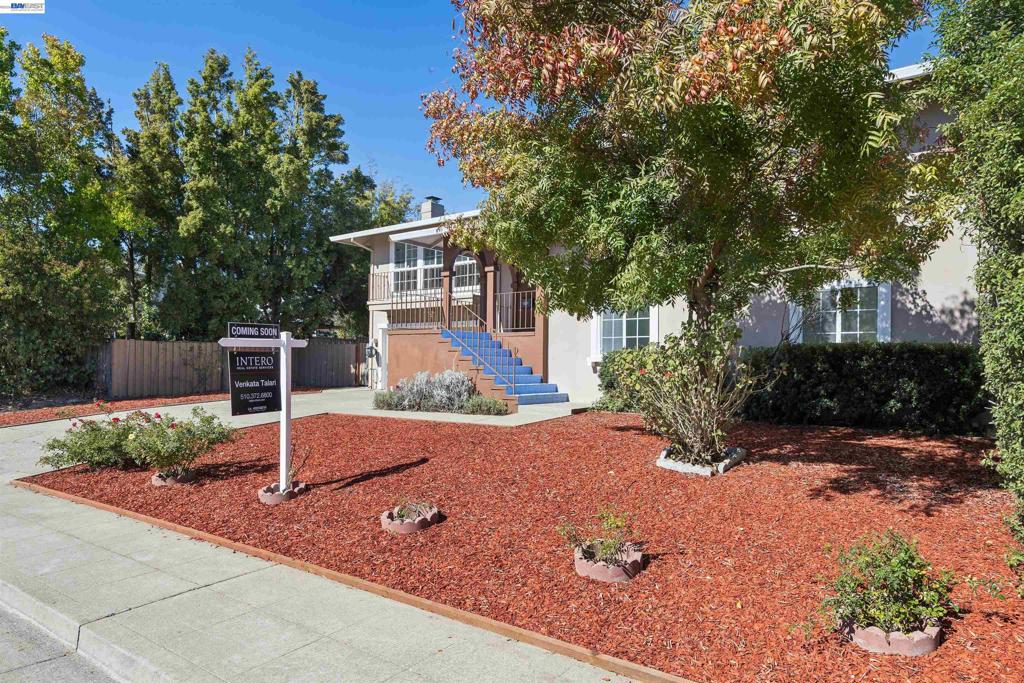 3247 Round Hill Drive Property Photo 4