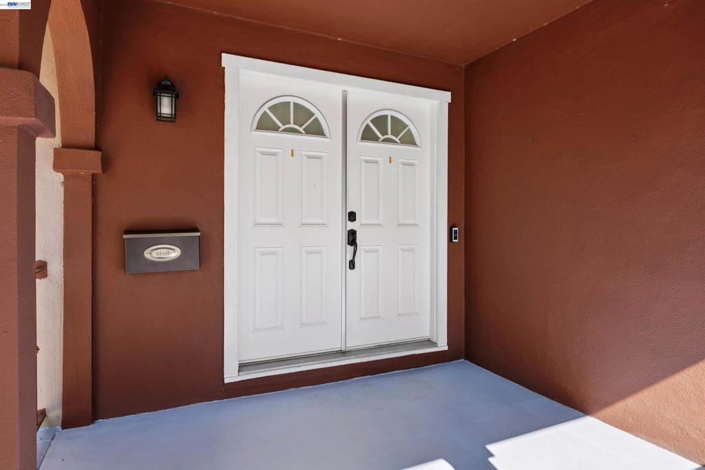3247 Round Hill Drive Property Photo 5