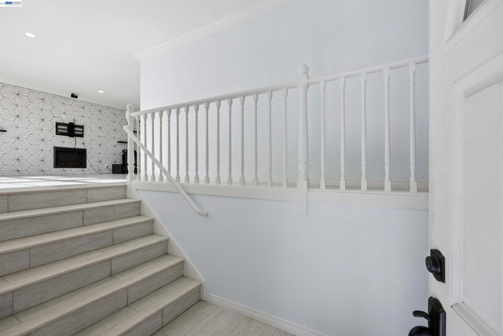3247 Round Hill Drive Property Photo 6