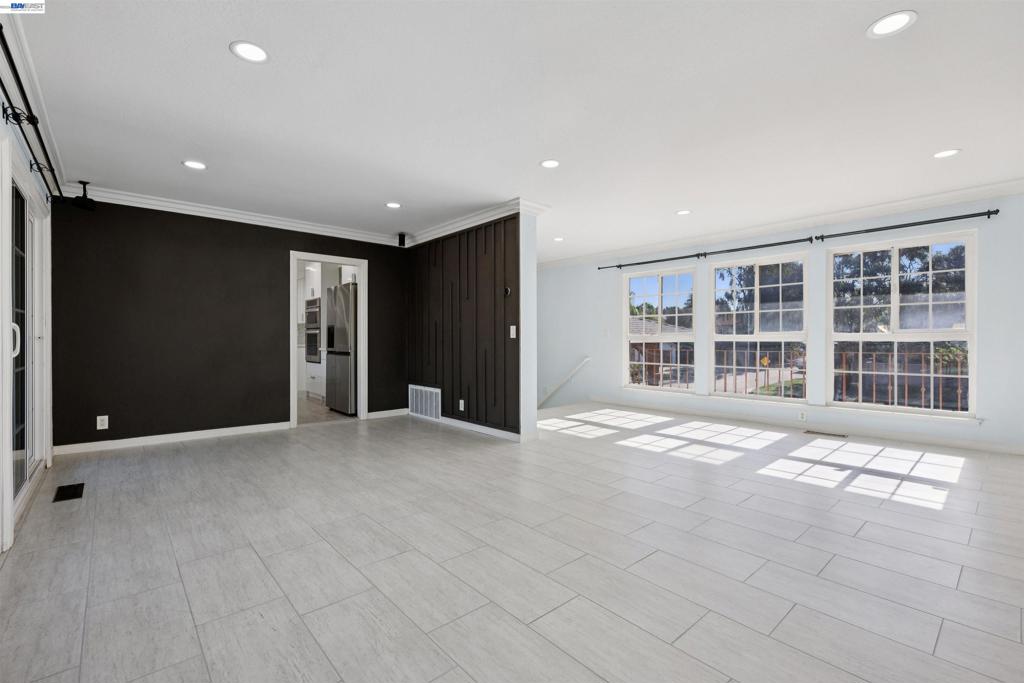 3247 Round Hill Drive Property Photo 11