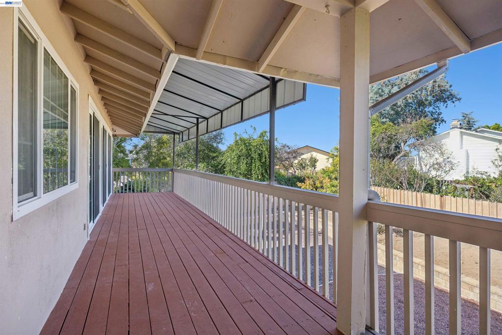 3247 Round Hill Drive Property Photo 17