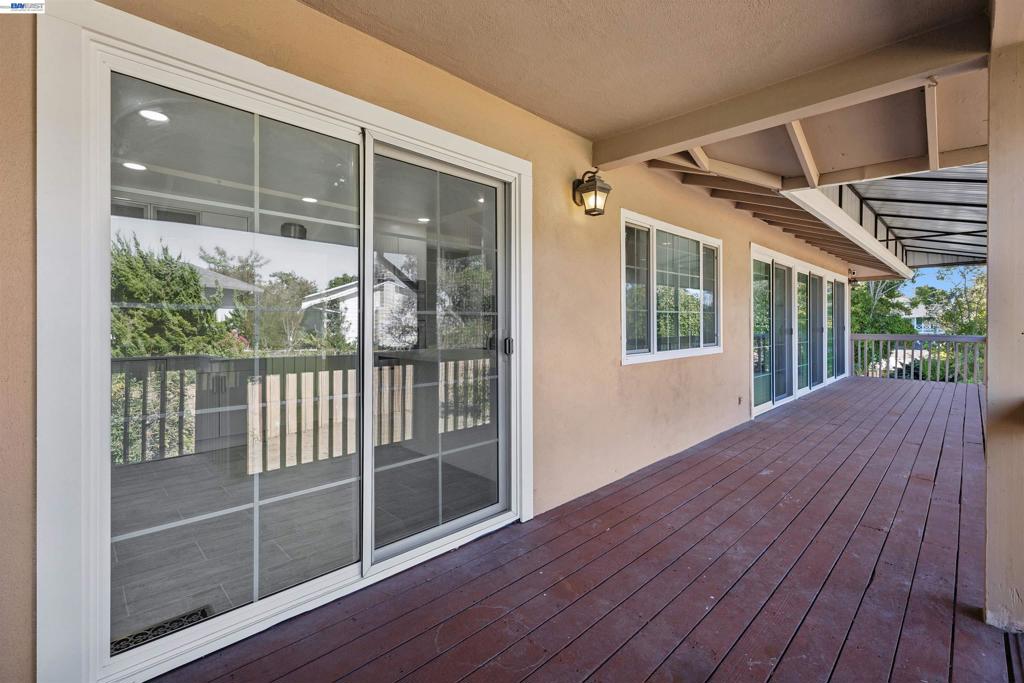 3247 Round Hill Drive Property Photo 18