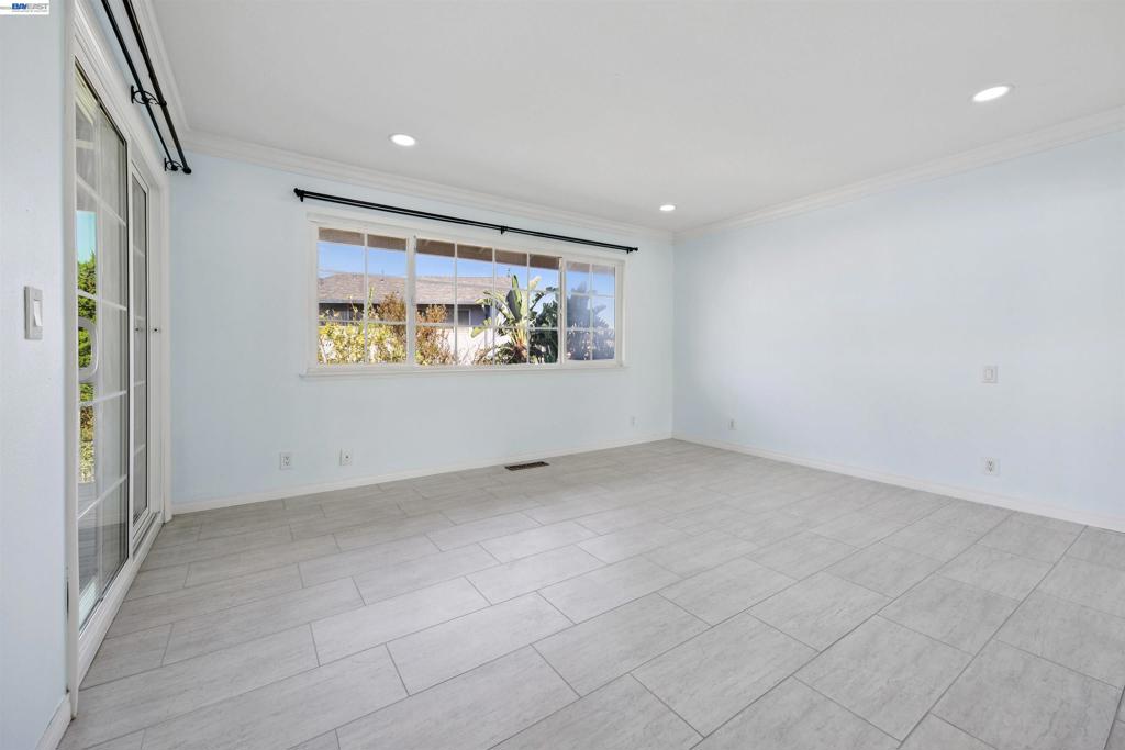 3247 Round Hill Drive Property Photo 21