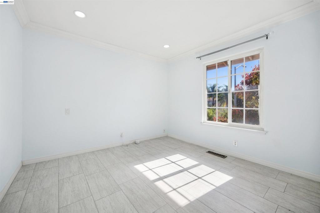 3247 Round Hill Drive Property Photo 26