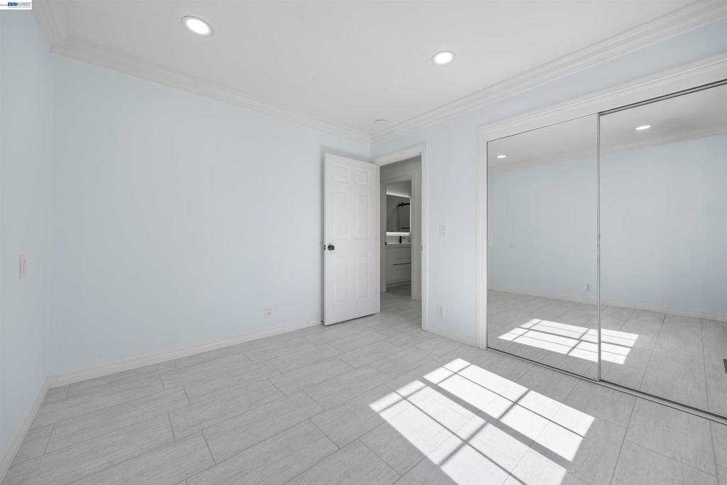 3247 Round Hill Drive Property Photo 29