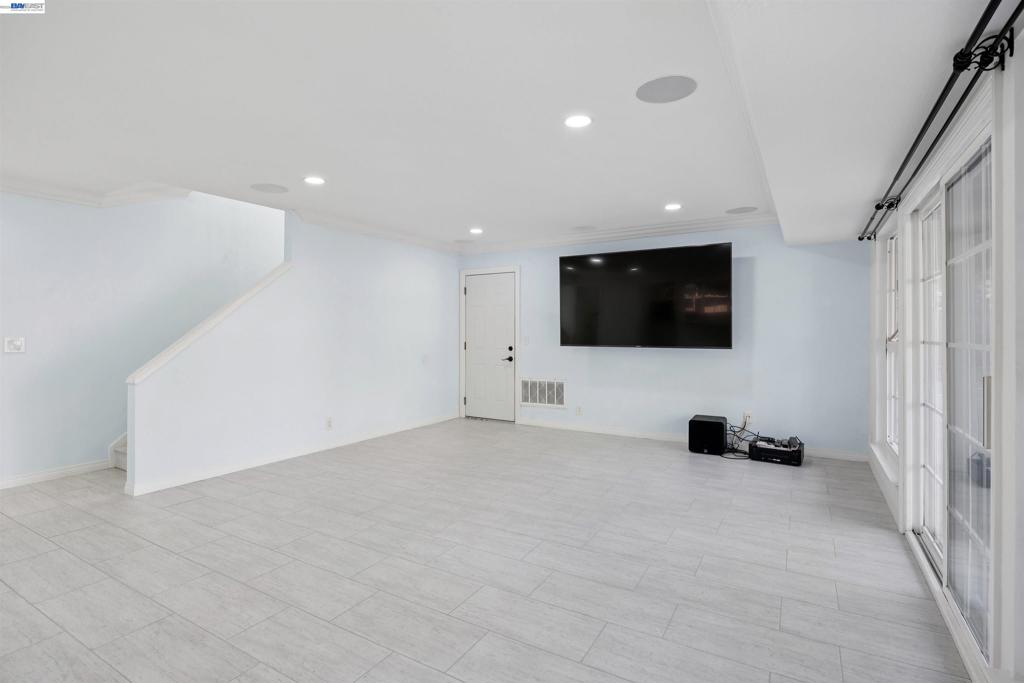 3247 Round Hill Drive Property Photo 32