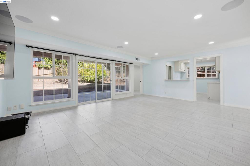 3247 Round Hill Drive Property Photo 33