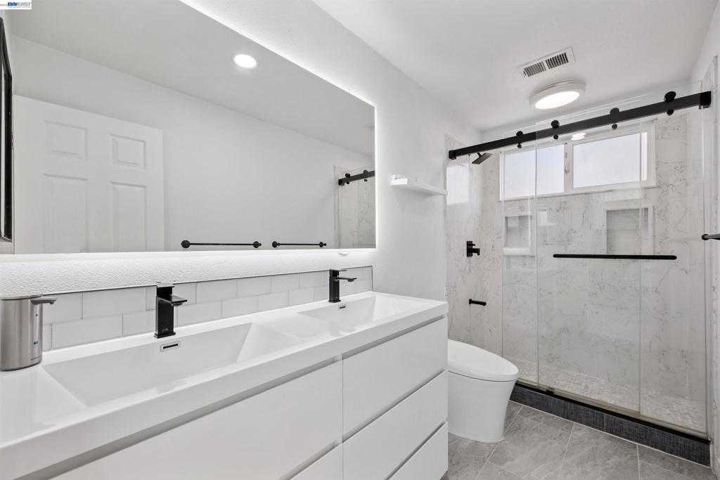 3247 Round Hill Drive Property Photo 42