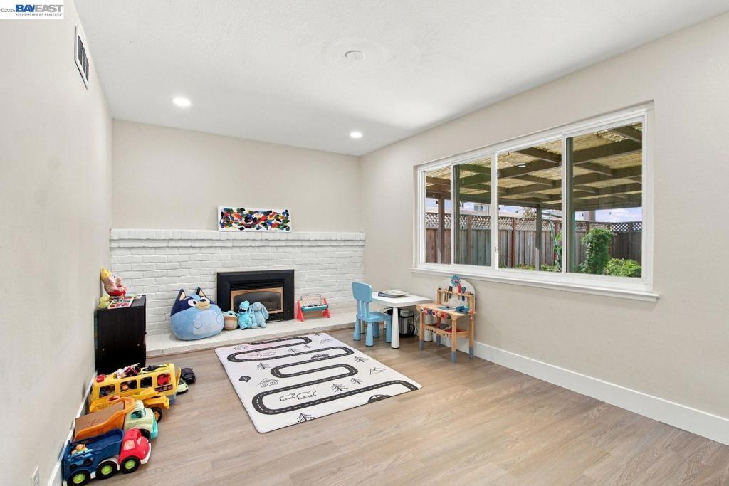25531 Scripps St Property Photo 8