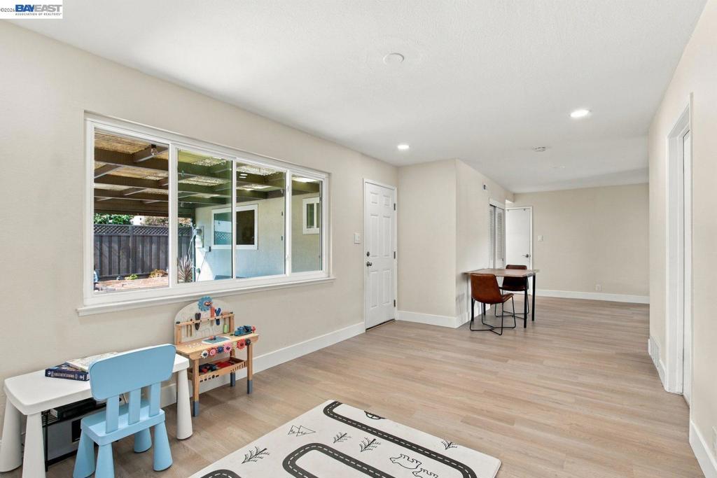 25531 Scripps St Property Photo 9