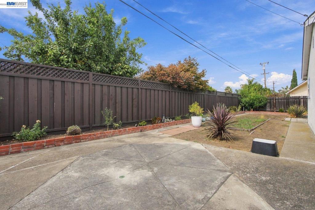 25531 Scripps St Property Photo 28