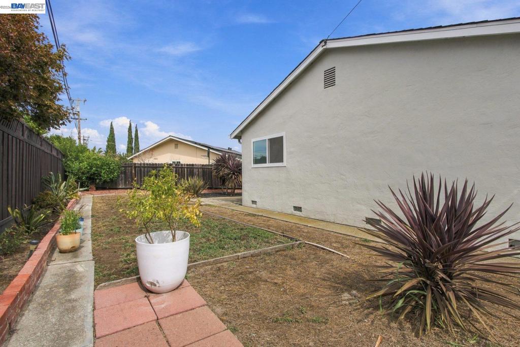 25531 Scripps St Property Photo 30