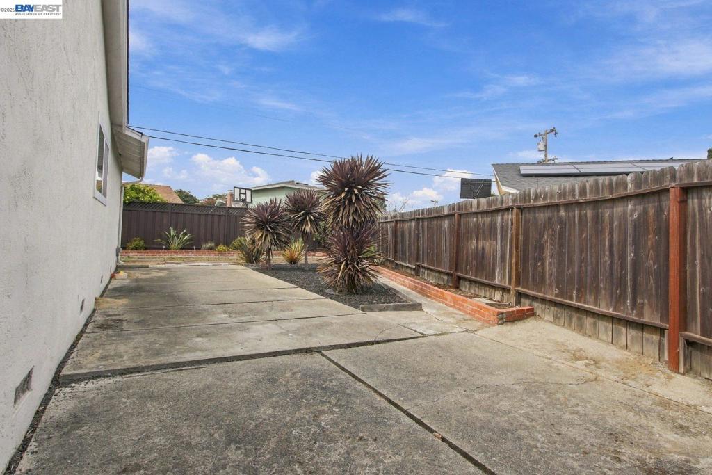 25531 Scripps St Property Photo 35