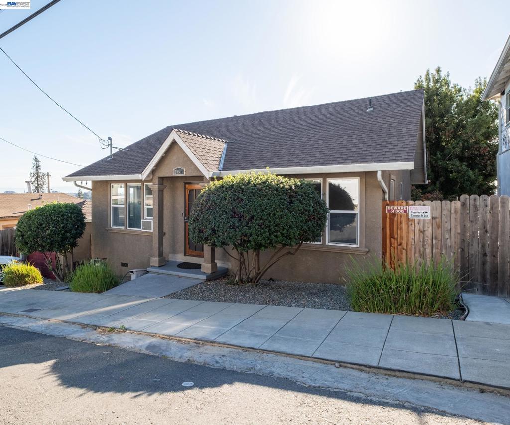 8957 Lawlor St Property Photo 1