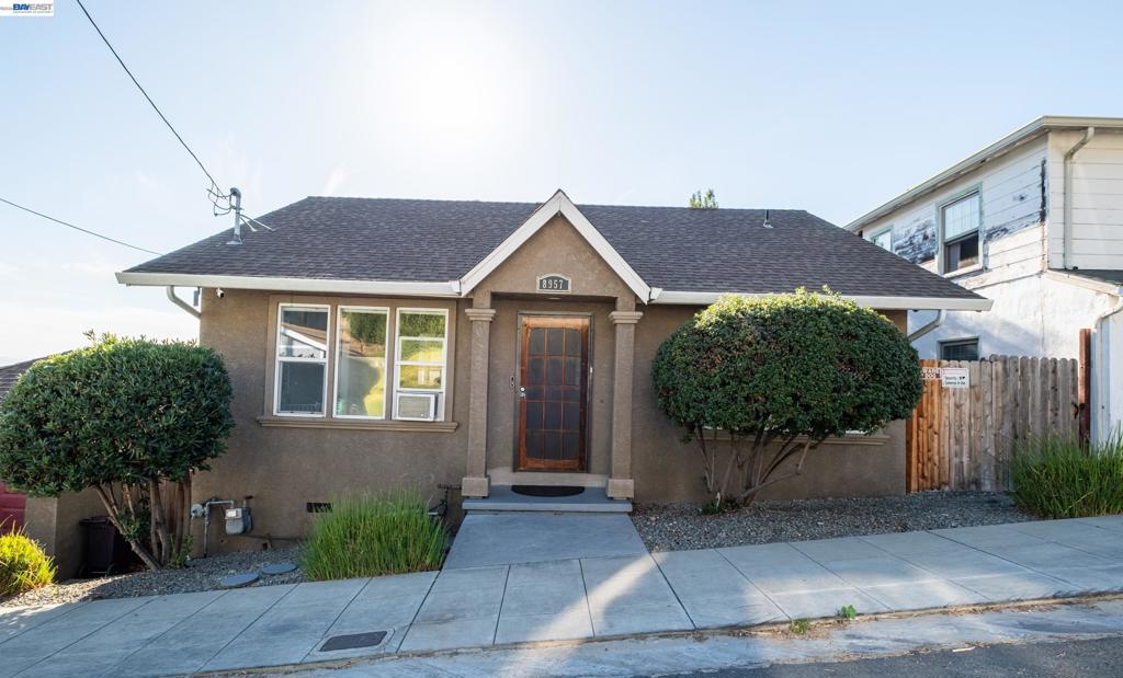 8957 Lawlor St Property Photo 2