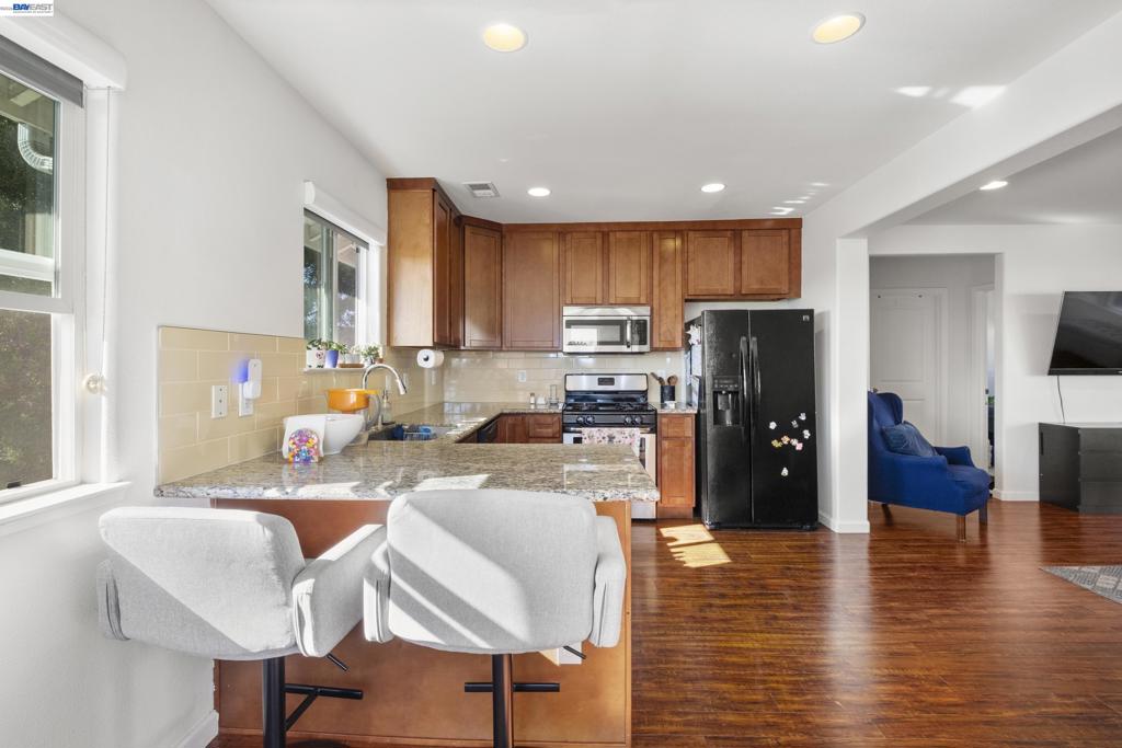 8957 Lawlor St Property Photo 4