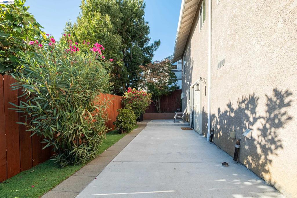 8957 Lawlor St Property Photo 38
