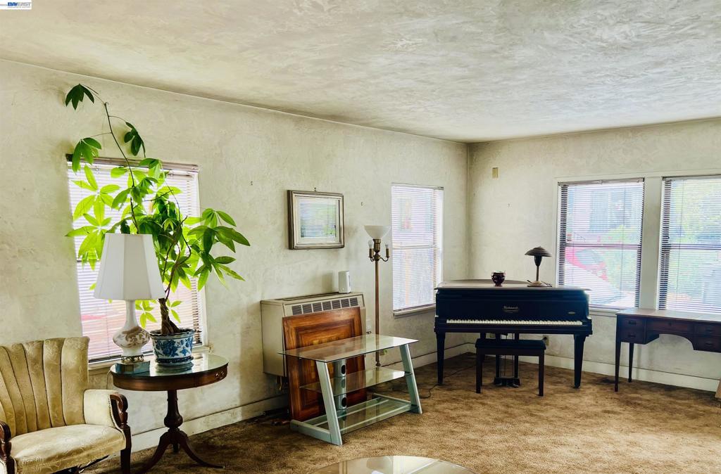 3308 Loma Vista Way Property Photo 6