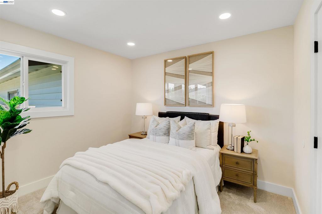 4156 Francisco St Property Photo 10