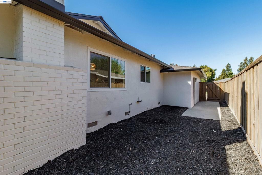 4156 Francisco St Property Photo 31