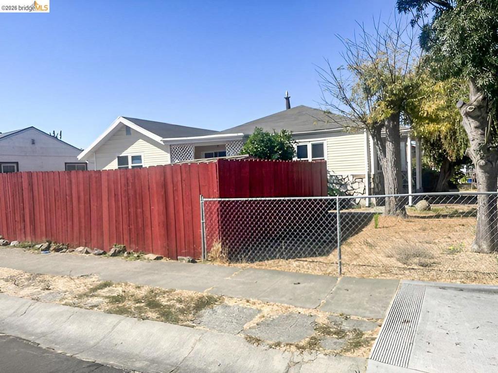 1565 Timothy Dr Property Photo 4