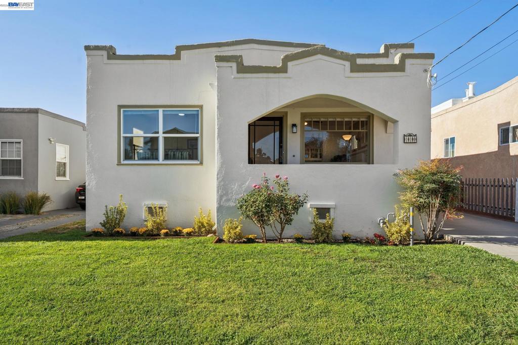 110 California Ave Property Photo 1