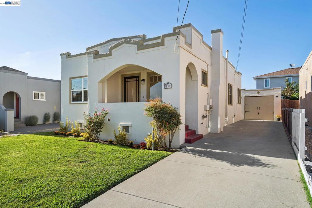 110 California Ave Property Photo 2