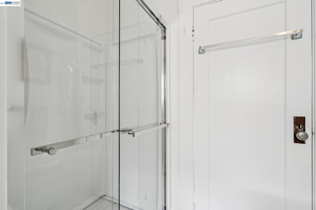 110 California Ave Property Photo 23