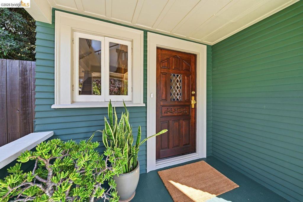 2705 Walker St Property Photo 6