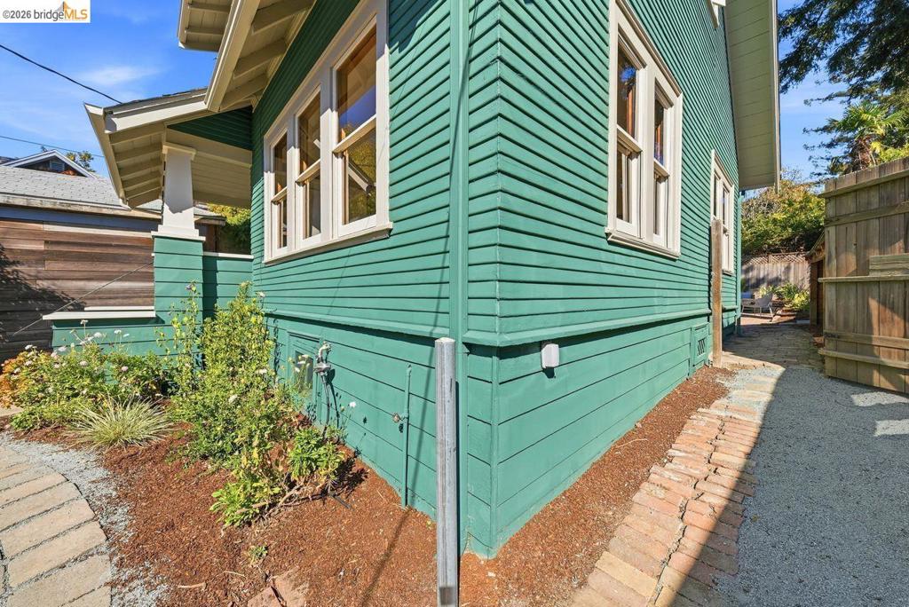 2705 Walker St Property Photo 41