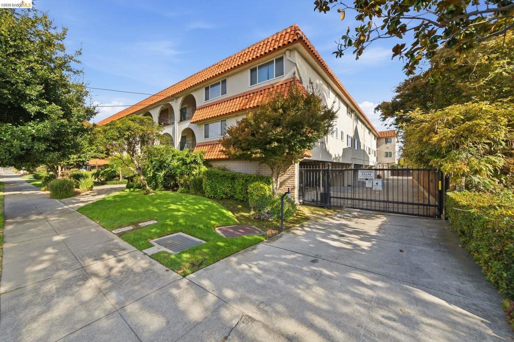 2133 Santa Clara Ave 206 Property Photo 32